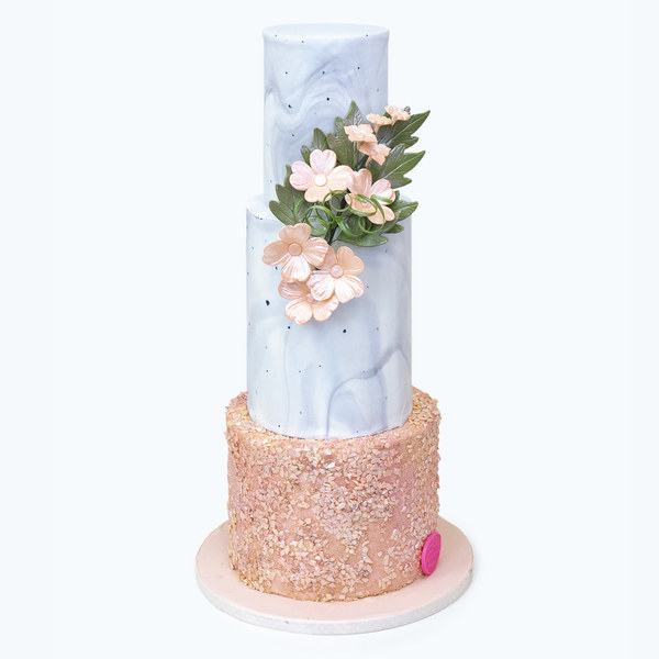 Pastelna torta sa roze cvetovima
