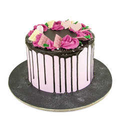 Svečane torte Roze torta i cokoladni preliv