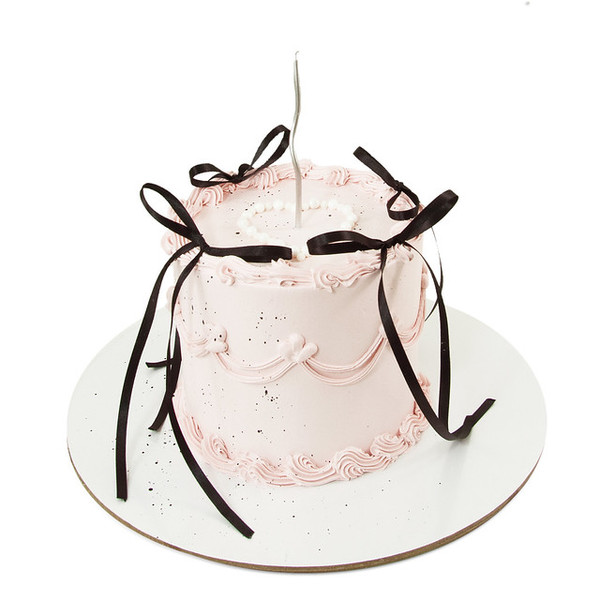 Retro torta sa satenskim mašnicama